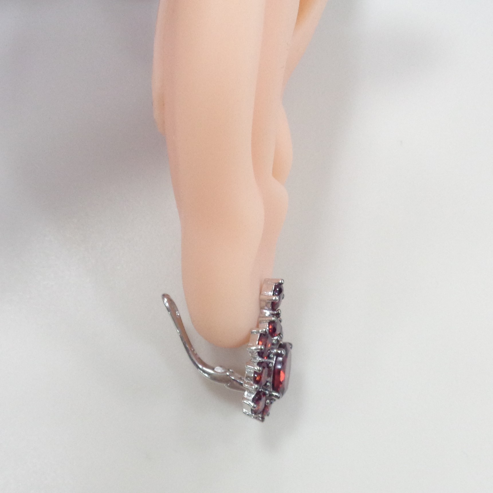 Серебряные серьги с гранатами